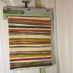 THE SPRING SHOP Table Runner